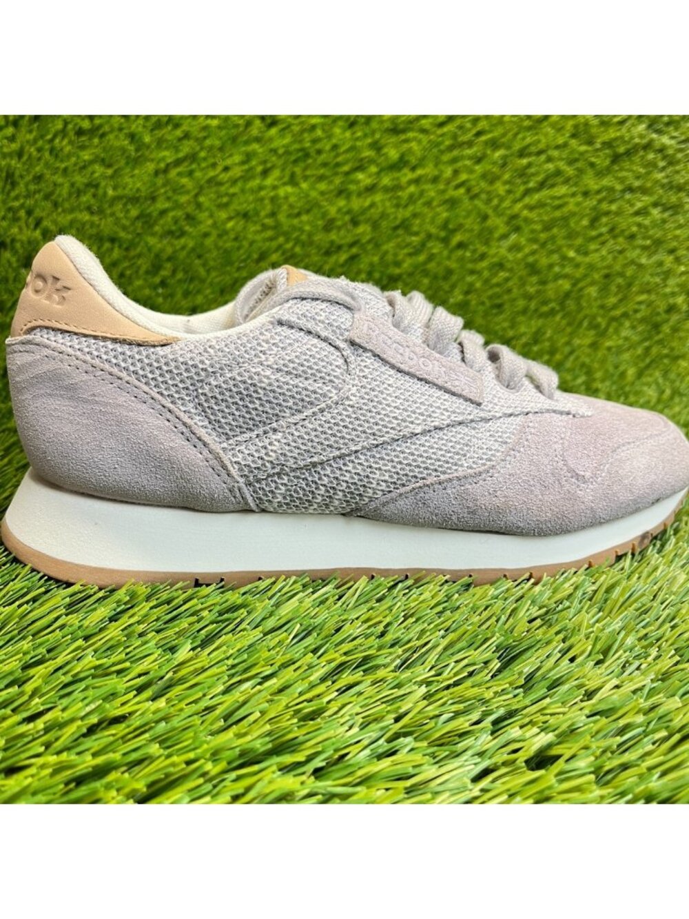 Reebok Classic Leather Womens Size 6.5 Gray Gum Athletic Walking Shoes Sneakers